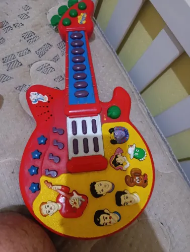 Brinquedo guitarra ( não funciona)