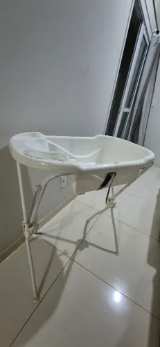 Vende-se banheira com suporte