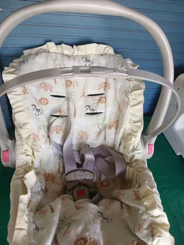 Bebê conforto com base para carro