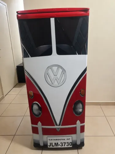 Geladeira Consul 110V adesivada Kombi vermelha