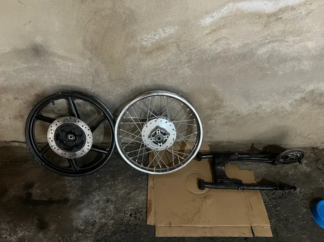 Vendo pares de roda, e balança de 125
