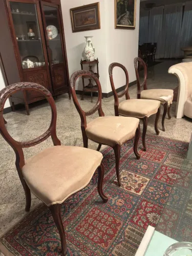4 cadeiras antigas italianas clássicas dos anos 1.800