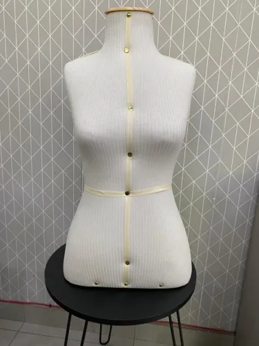 Busto de costura Bege Tam. 40 - sem pedestal 