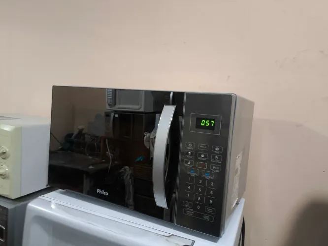 Microondas 33 Litros Philco em Inox Espelhado