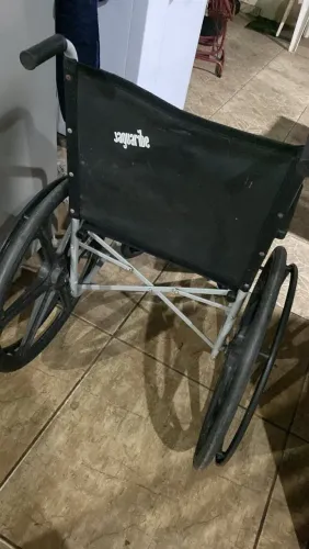 Vendo cadeira de rodas da marca Jaguaribe usada