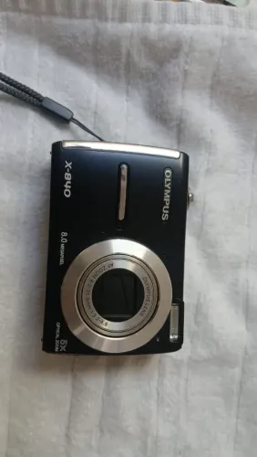  Câmera digital Olympus X-840 preta, com 8.0 megapixels e zoom óptico de 5x.