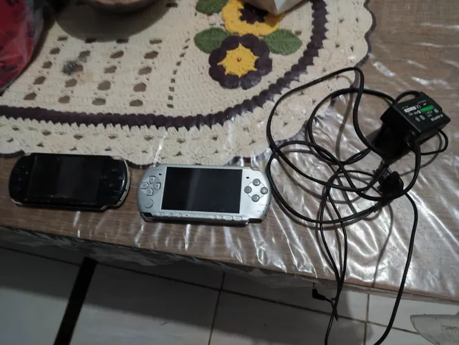 Dois PSP 3000 Leia o anúncio