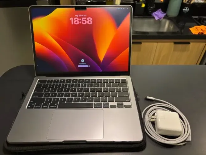 Macbook Air M2 8GB RAM 256GB SSD