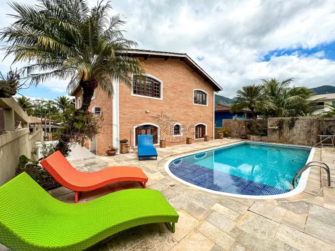 Casa com 5 dorms, Recanto Lagoinha, Ubatuba - R$ 2.6 mi, Cod: 2479