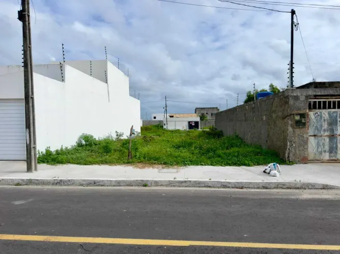 TERRENO EM RUA PÚBLICA - ARUANA