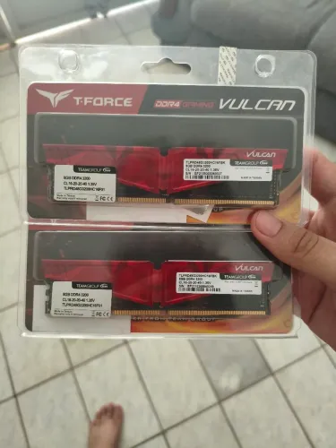 Memória RAM T-Force Vulcan 16GB (2x8GB) DDR4 3200MHz