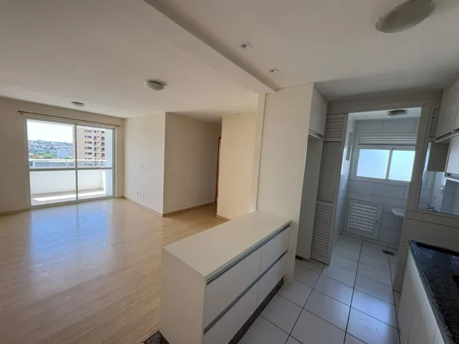 Apartamento com 3 dormitórios para alugar, 78 m² por R$ 3.800/mês - Petrópolis - Londrina/