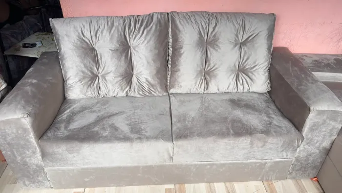 Sofá vende-se