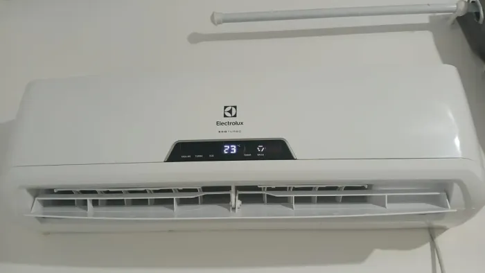 Ar-condicionado Split Electrolux Ecoturbo 9.000 BTUs 220V com transformador