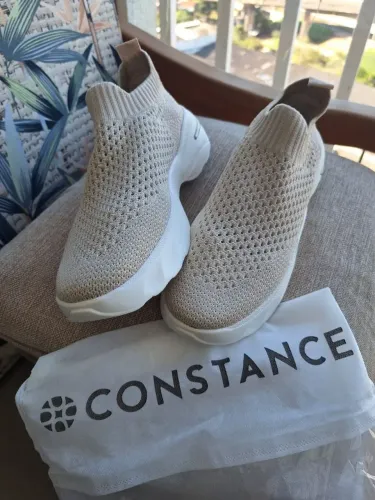Tenis Knit Slide on, Bege marca Constance