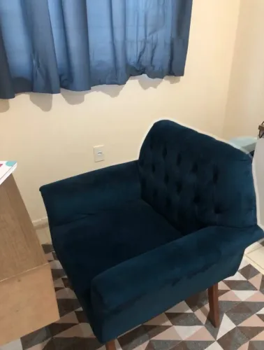 Poltrona decorativa veludo azul