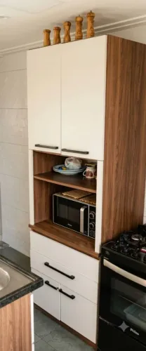 ARMÁRIO DE COZINHA MADEIRA RESISTENTE