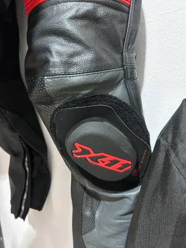 Vendo ou troco macacão de moto