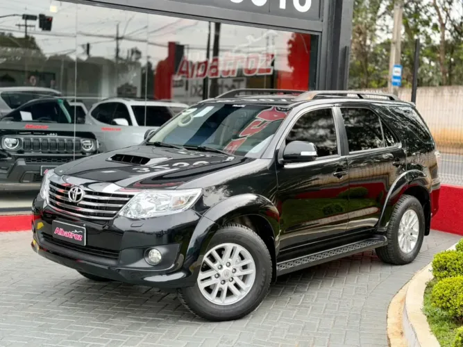 Toyota Hilux SW4 SRV D4-d 4X4 3.0 TDI Dies. AUT 2014