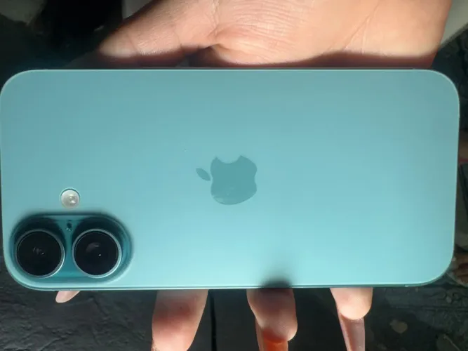 iPhone 16 