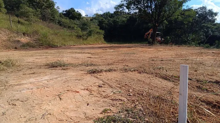 Terreno com lagoa