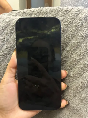 Vendo um iPhone 17 pro max, só 2 meses de uso, 7.400 a tela está trincada 