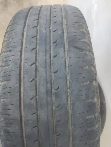 Vendo 4 pneus 205/60/16. Meia vida 200 reais os quatros