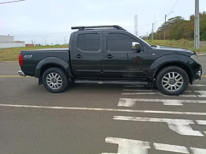 Nissan Frontier SL CD 4X4 2.5tb Diesel AUT 2015