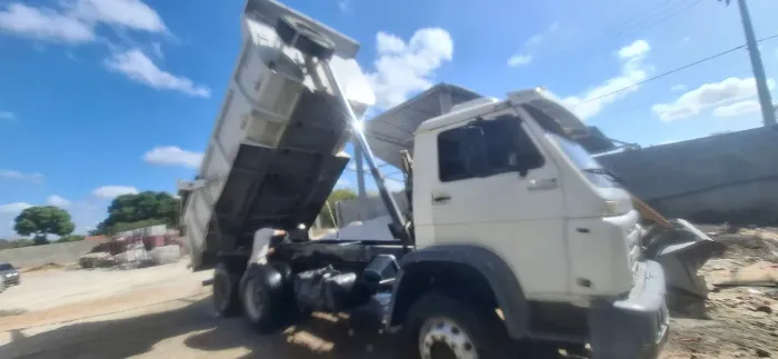 Caminhão 31260e caçamba