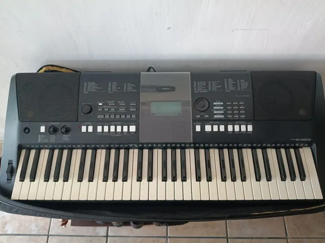 TECLADO YAMAHA PSR-E423