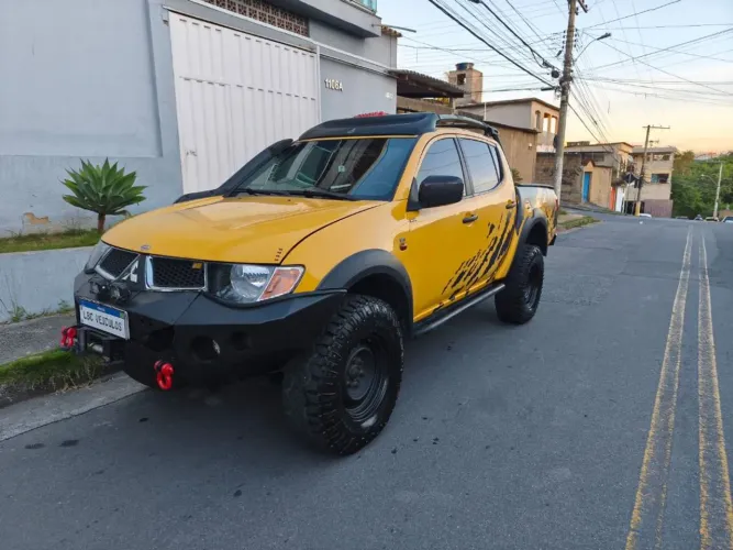 Mitsubishi L200 Triton Savana 3.2 CD TBI Dies. Mec. 2015