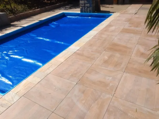 VENDE-SE OU TROCA-SE CASA/CHÁCARA COM PISCINA NO BAIRRO FRANCELINOS - JUATUBA/MG