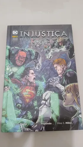 Injustiça: Deuses Entre Nós (Injustice: Gods among Us) ANO DOIS - Capa dura