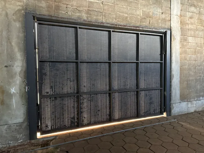 Vende-se um portão basculante em Ribeirão Preto