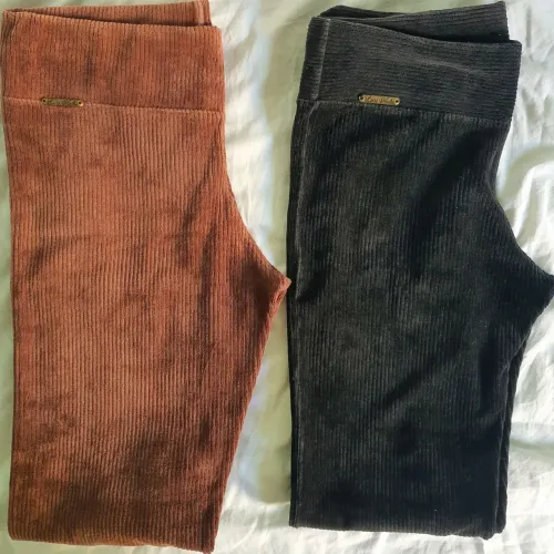 Kit 2 Calças com Tecido peluciada - Perfeitas para o frio, super quentinhas.