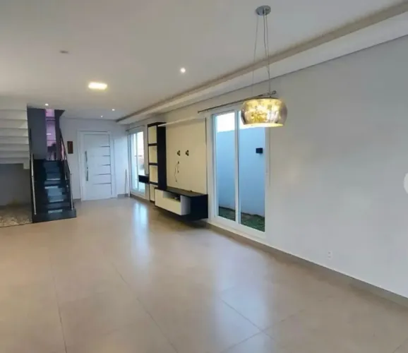 Casa em condomínio para alugar com 3 suítes e banheiros.