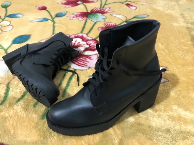Bota couro sintético de salto