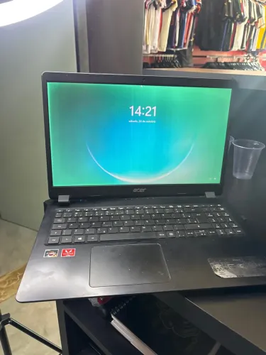 VENDO NOTEBOOK COM DOIS DETALHE 
