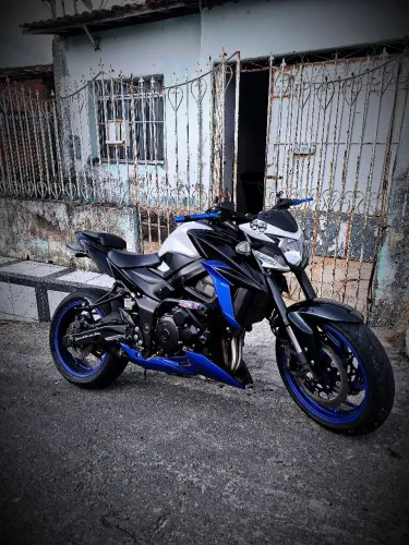 Moto poquicima usada.