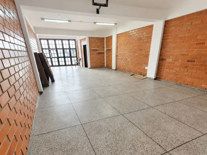 Sala Comercial com 50m² Av. Cavalhada