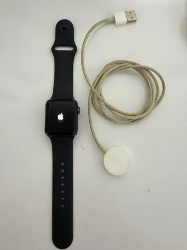 Apple Watch Series 3 (GPS), Caixa em alumínio cinza espacial de 38 mm.