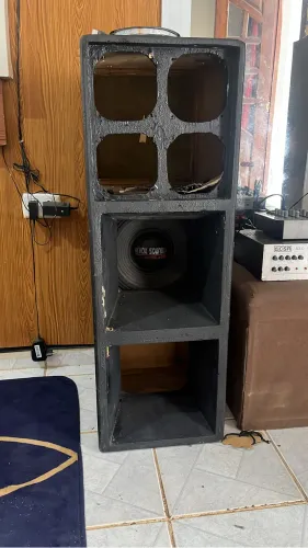 Vendo esse caixote para alto falante de 12 no precinho pra vender logo