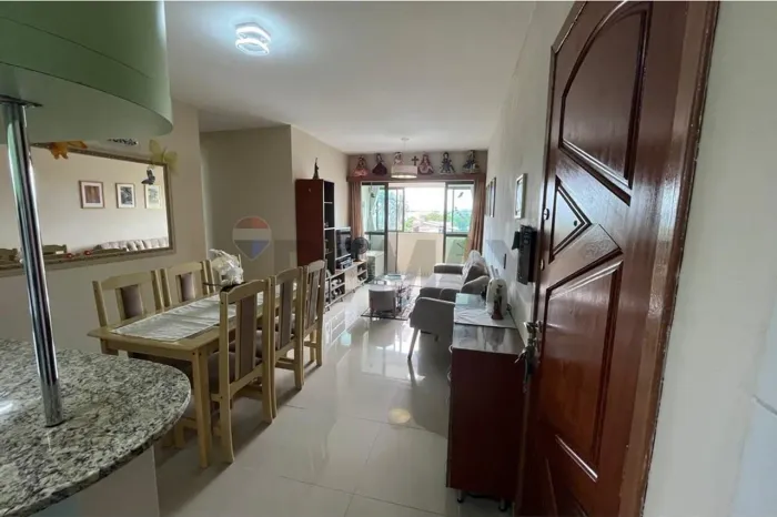 Apartamento mobiliado à venda em Candeias 3 quartos, suíte, piscina e excelente localizaç