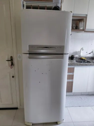 Geladeira grande Electrolux funcionando perfeitamente para retirar hoje 650