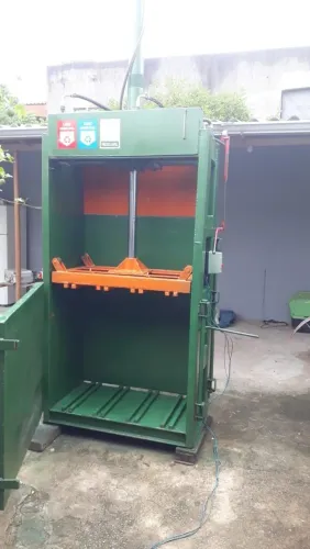 Vendo, negocio Enfardadeira seminova.