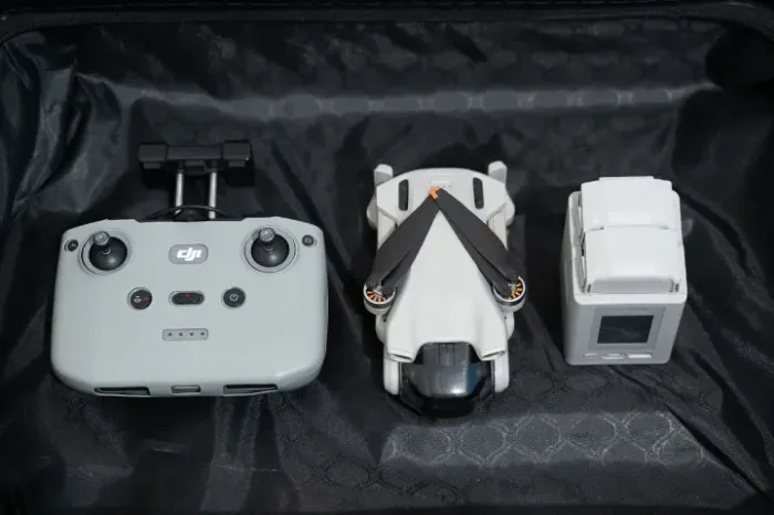 DJI Mini 3 Impecável + Combo 2 Baterias (1 Plus/Pro) + Hub com Display
