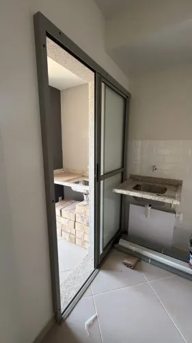 2 portas de correr, aluminio e vidro novas