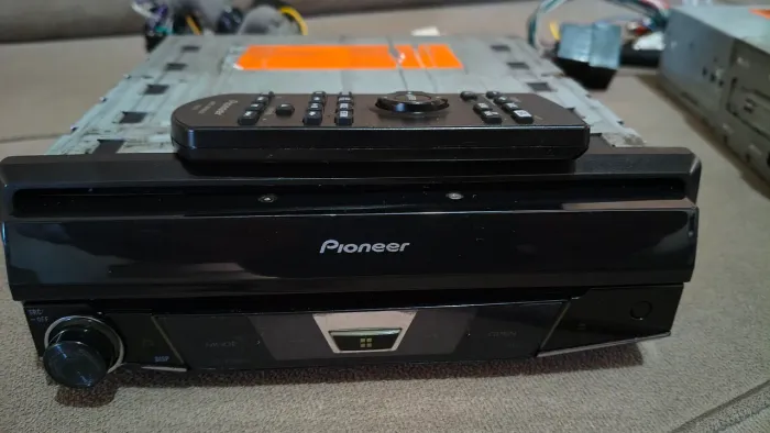 Dvd Pioneer retrátil com TV top