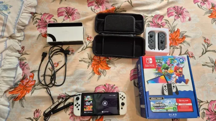 Nintendo Switch 1 OLED | Bloqueado | + Zelda Breath Of the Wild (Midia Fisica)