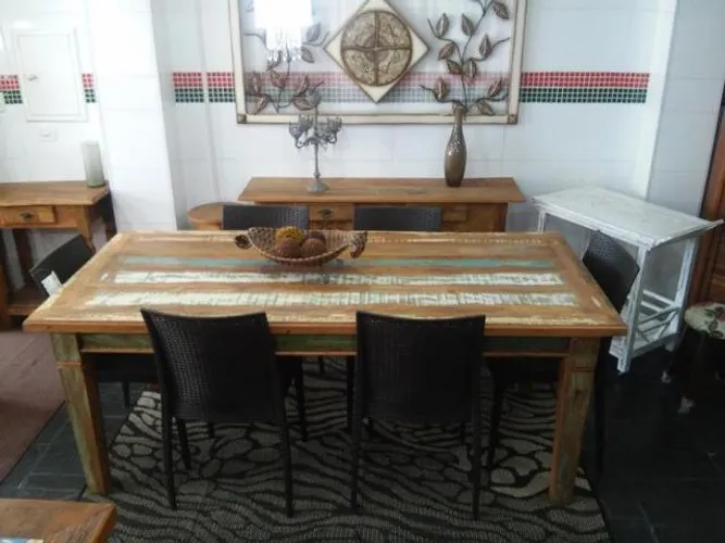 Mesa com Tinta Mile de Peroba Rosa